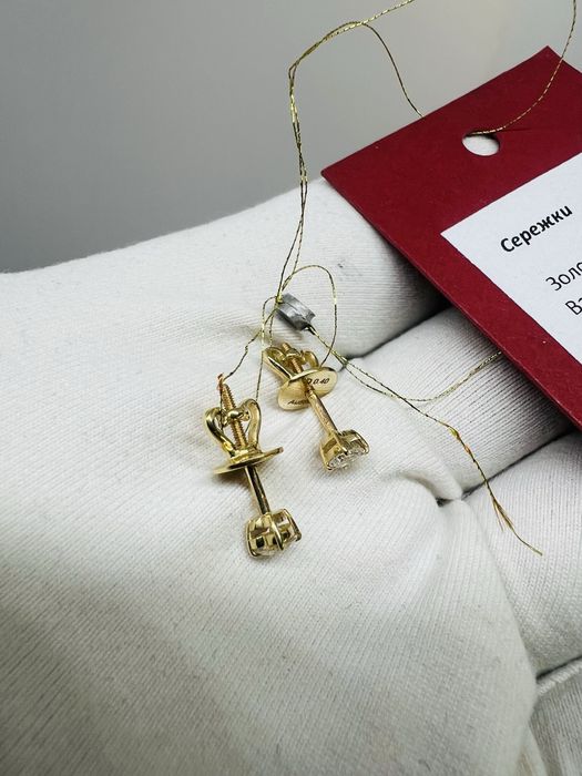 Золоті сережки пусети з діамантами 0.40 карат. Бриллианты.