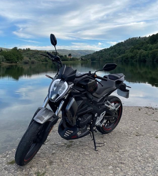 Mota UM 125cc, em ótimo estado e dentro da garantia