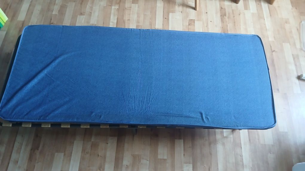 Łóżko turystyczne  z materacem