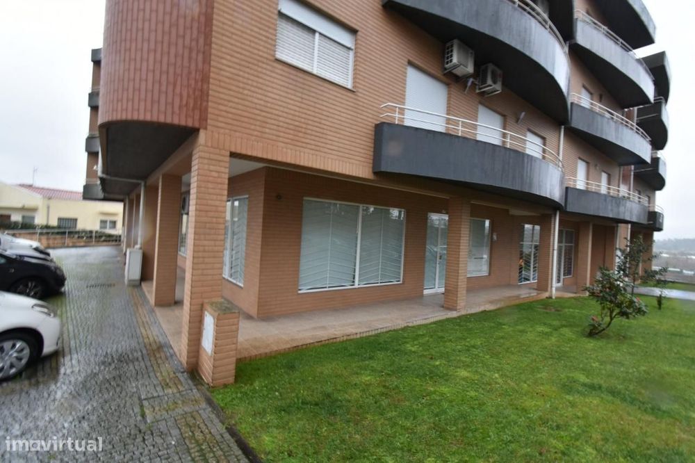 Loja Comercial - Pias, Lousada