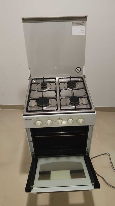 Fogão com forno em bom estado