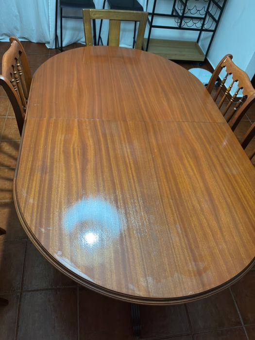 Mesa de madeira extensível + Cadeiras