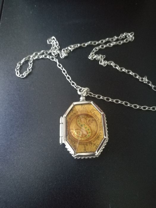 Medalhão de Salazar slytherin