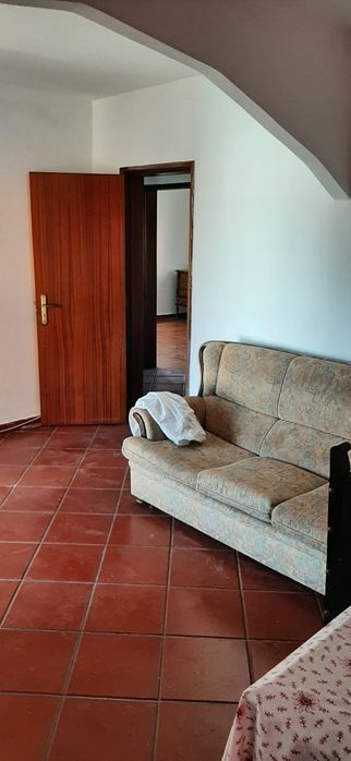 Apartamento T3 com alguma mobilia