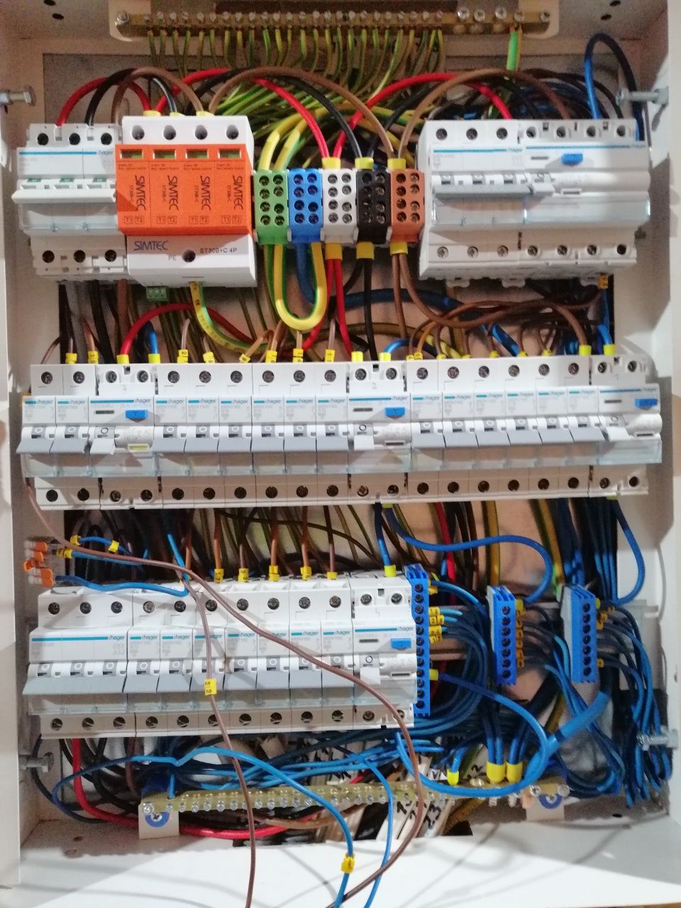 Elektryk Brzeszcze Oświęcim Pogotowie elektryczne, instalacje, awarie.