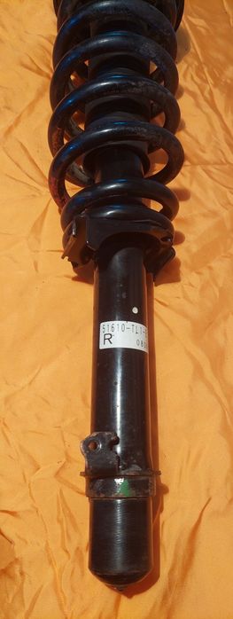 Продам стойки амортизато пружини   на Honda Accord 8