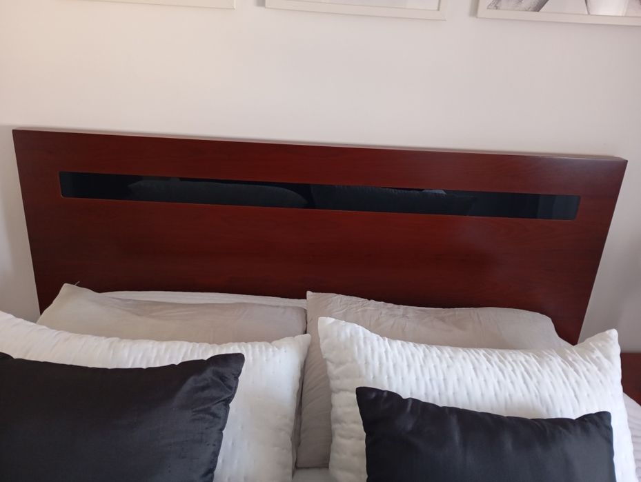 Vendo cama de casal e 2 mesas de cabeceira em cerejeira maciça