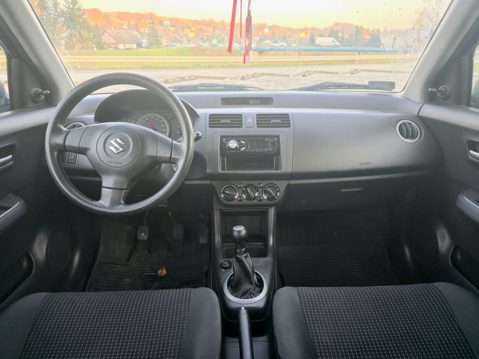 Suzuki Swift 1.3 92 KM • 2005 r. • 152 tys. km • Benzyna
