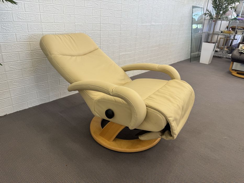 Шкіряне крісло реклайнер