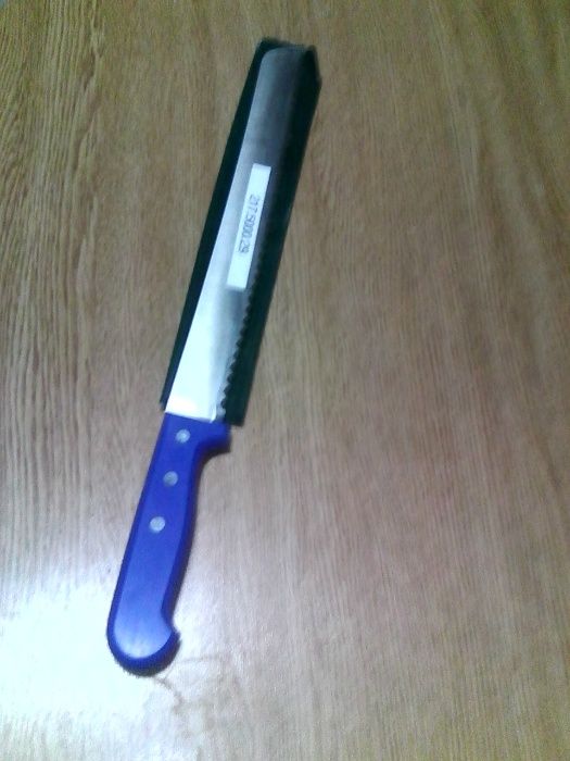 Mais facas de serrilha