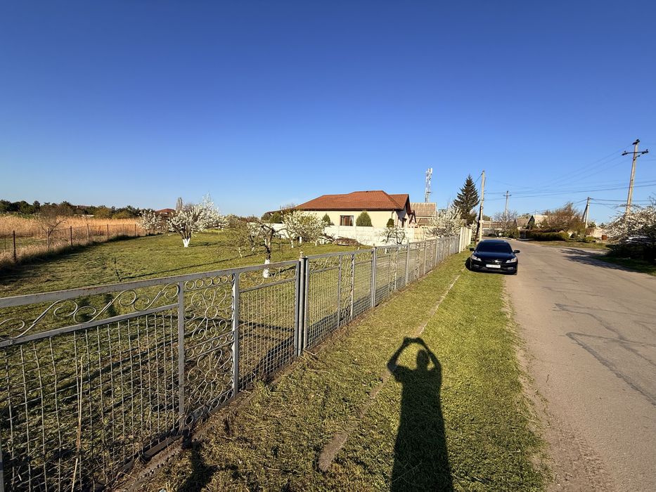 Продам участок у реки в элитном раене !!! ( С )