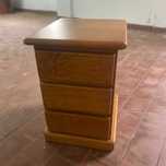 Mesa de Cabeceira (madeira maciça)