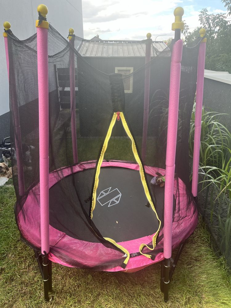 Trampolina rozowa 140 jak nowa