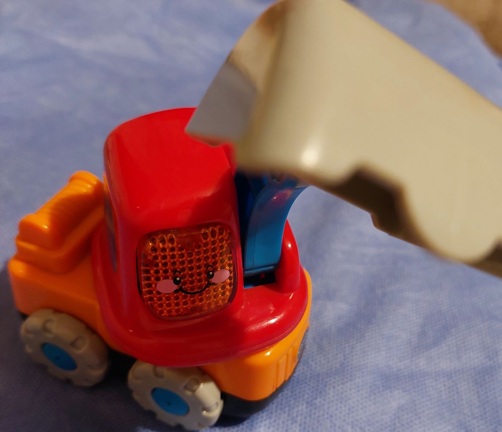 Toot toot autka -koparka firmy vtech