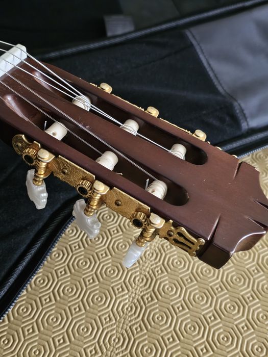 Guitarra Yamaha C70 com estojo