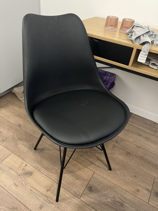 Krzeslo czarne w stylu loft