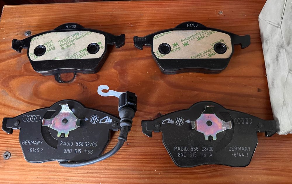 8N0698151A Колодки гальмівні передні Audi A3 TT VW Golf4Bora SEAT Leon
