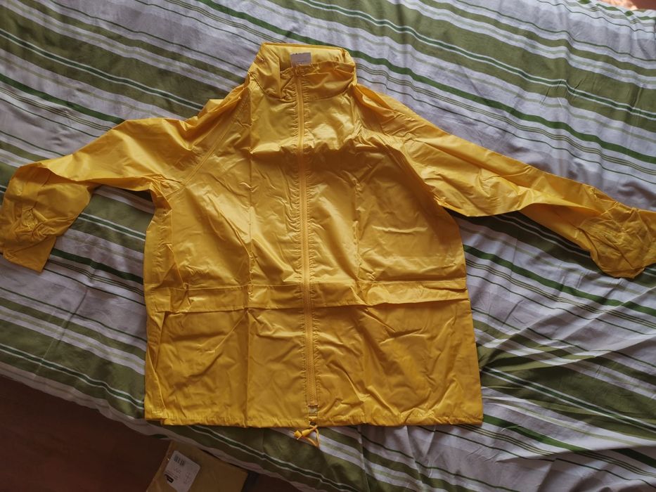 Nowa porządna  kurtka przeciwdeszczowa Germany