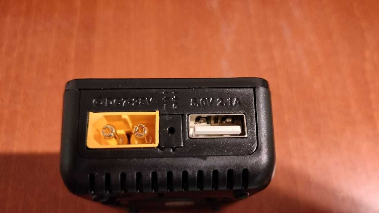 Ładowarka M7 ToolkitRC 200W 10A 1-6S Li-Po Stan idealny + przejściówka