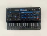 Pro VS mini Behringer / syntezator prophet