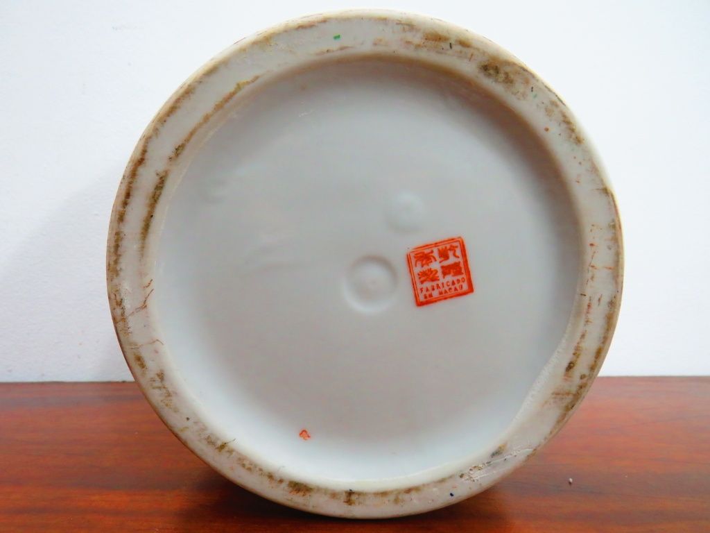Pote em cerâmica de Macau.