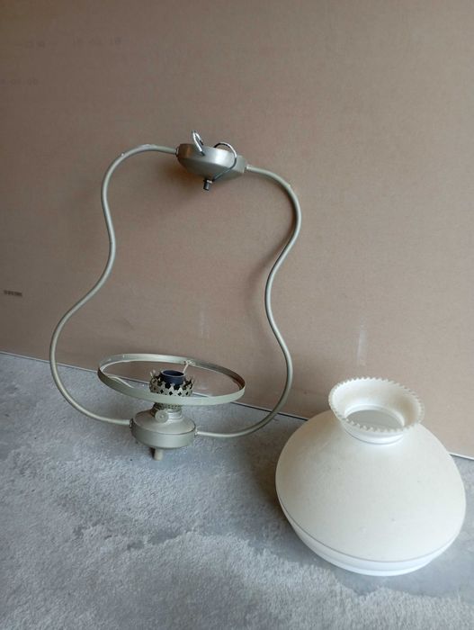 Lampa wisząca z czasów PRL