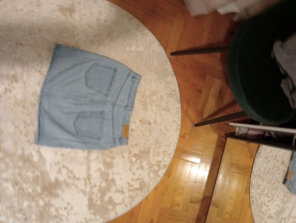 Spódnica mini z guzikami