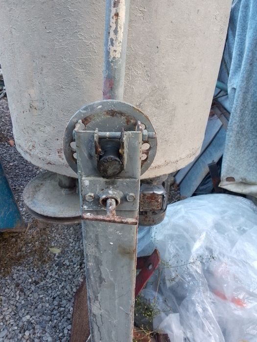 Betoniarka fabryczna 150l.