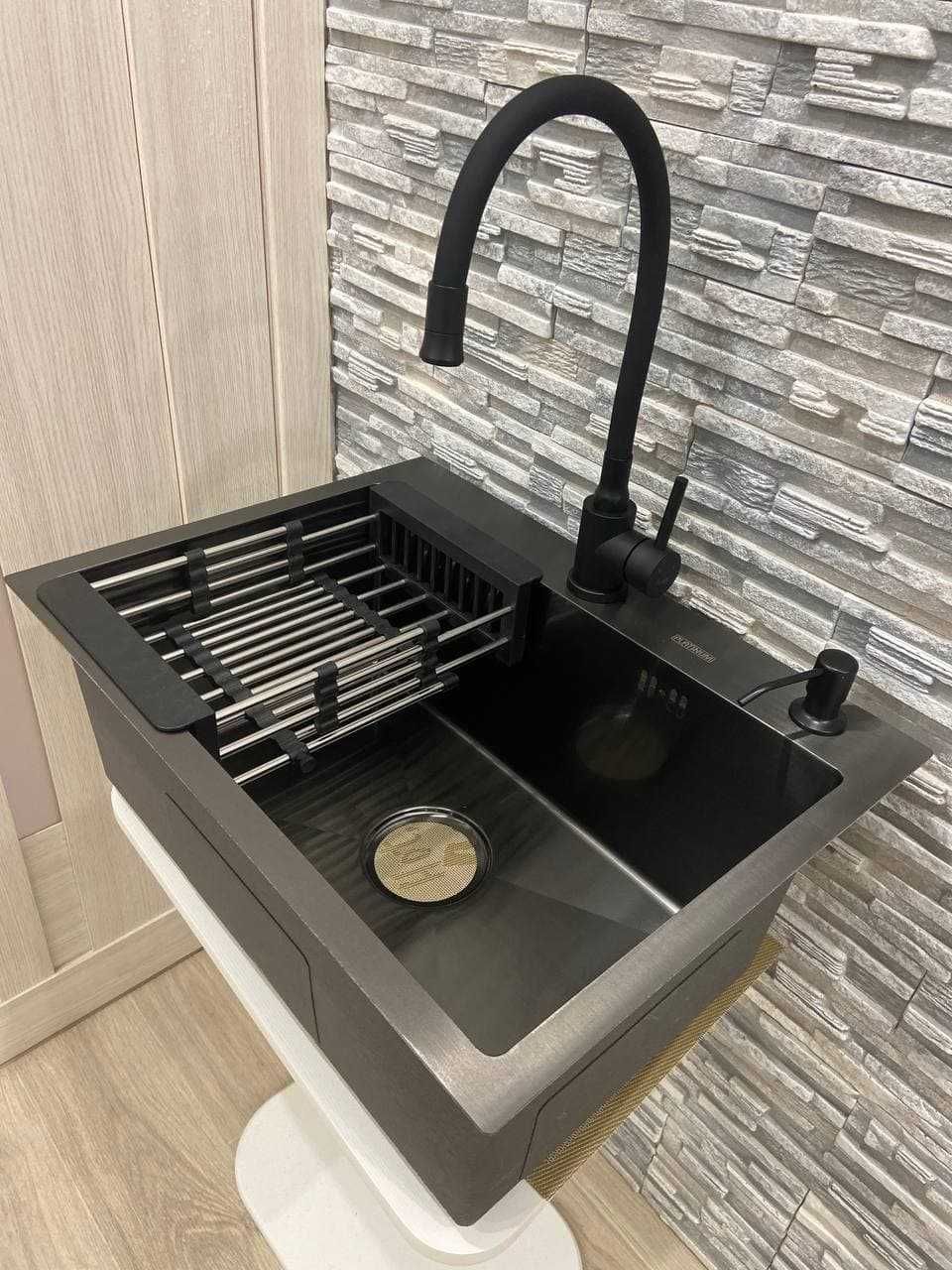 Кухонная мойка HANDMADE VALESO PVD 580-430мм чорная 3/0.8mm
