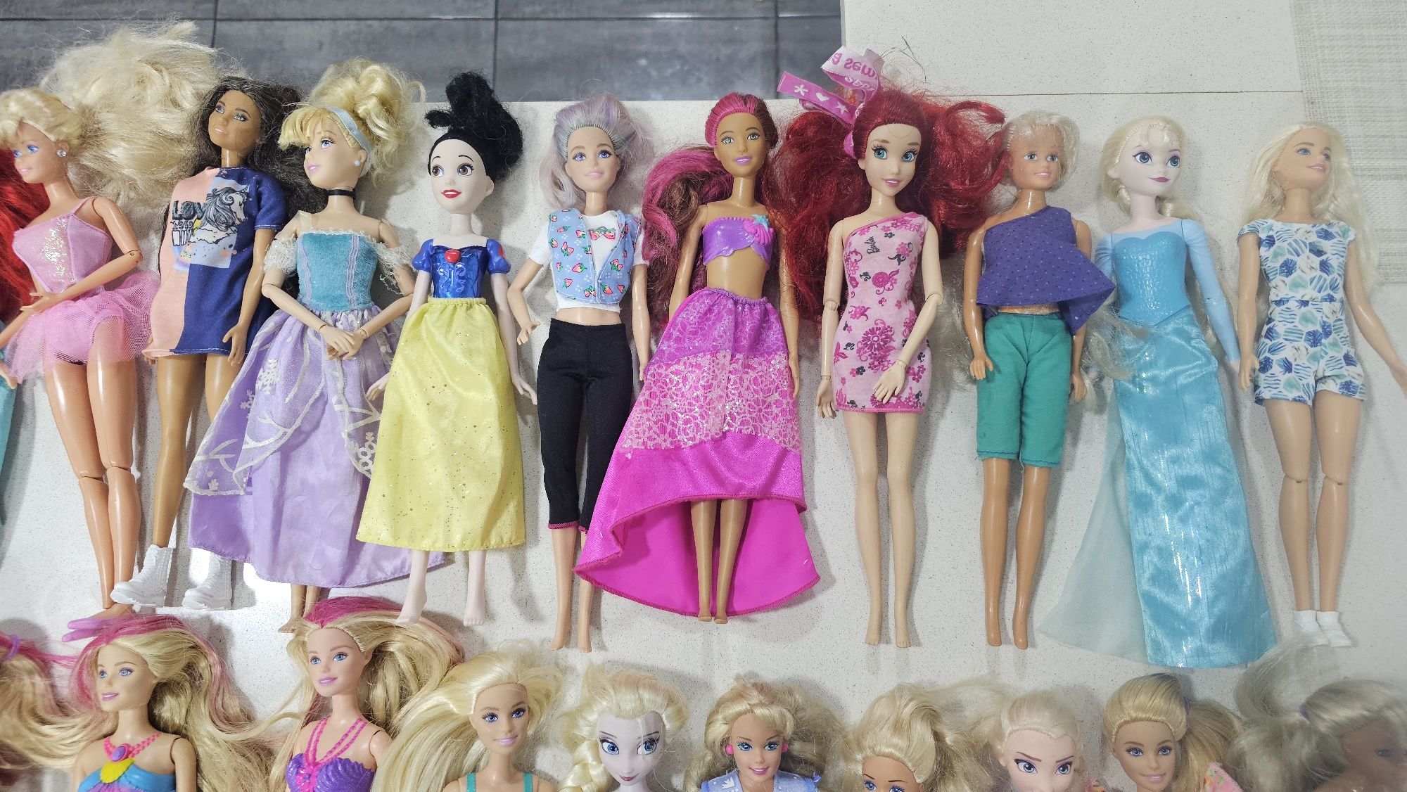 Vendo barbies originais