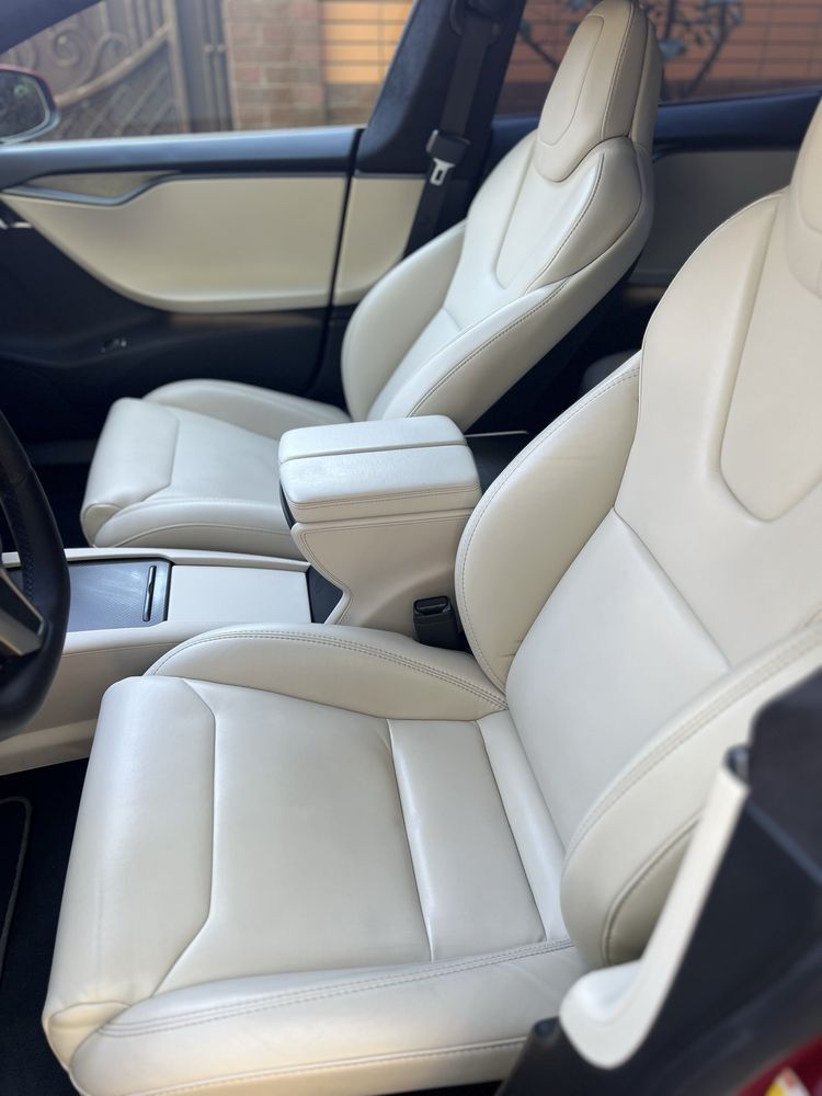 Tesla Model S 2020