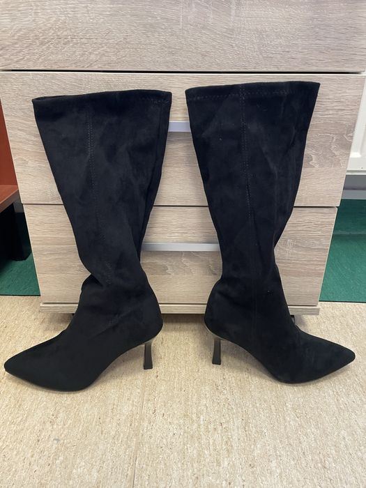 Kozaki wsuwane czarne zamszowe botki szpic szpilki 35