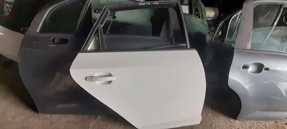 Porta tras direita seat ibiza 6j carrinha 2012