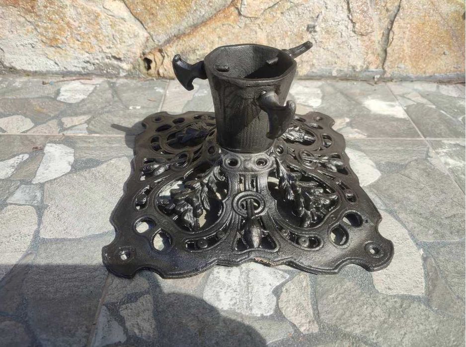 Secesyjny żeliwny stojak pod choinkę