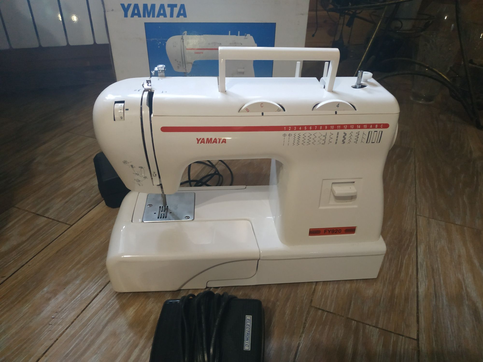 Продам новую Швейную машину Yamata FY 920.