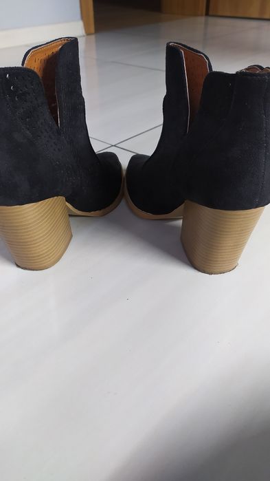 Sprzedam buty zamszowe