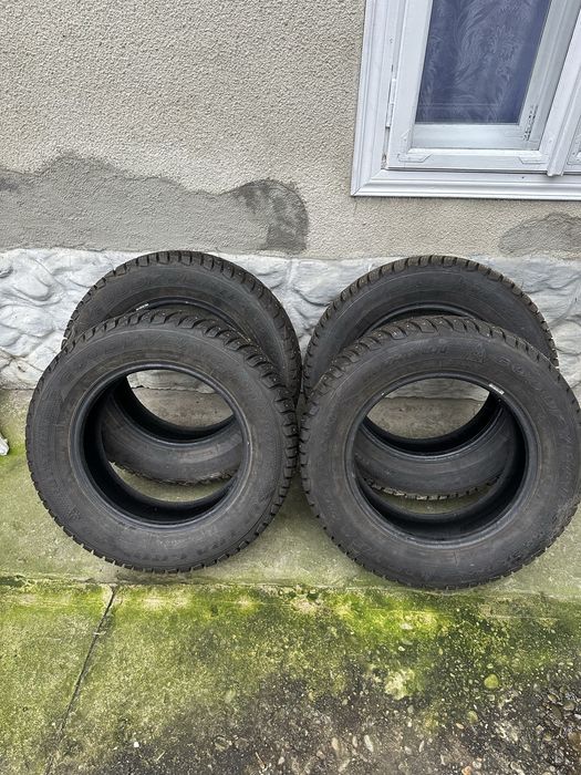 Goodyear UltraGrip 600 215/65 R16 98T