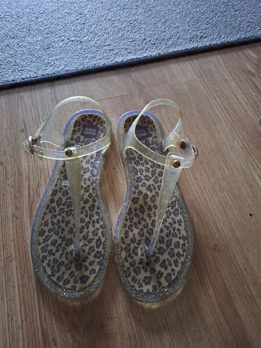 Sandalias douradas 37