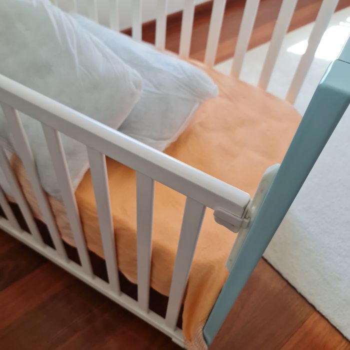 Cama com colchão de bebé ou criança