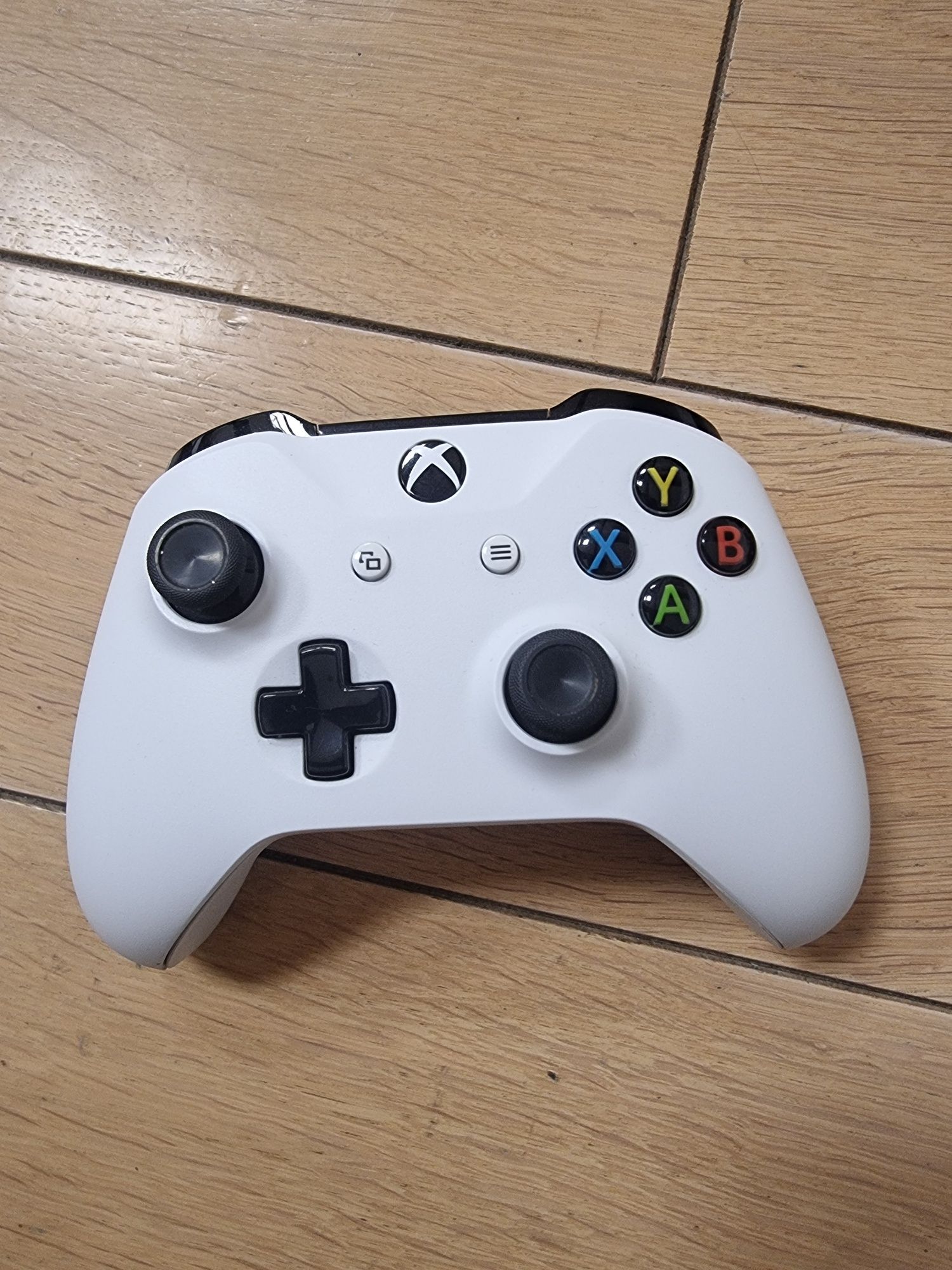 Pad x box one biały