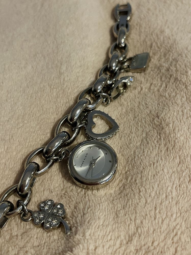 Srebrny zegarek bransoletka charms Anne Klein