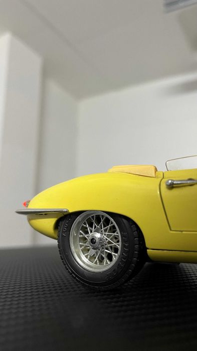 Burago Jaguar E Cabriolet 1/18