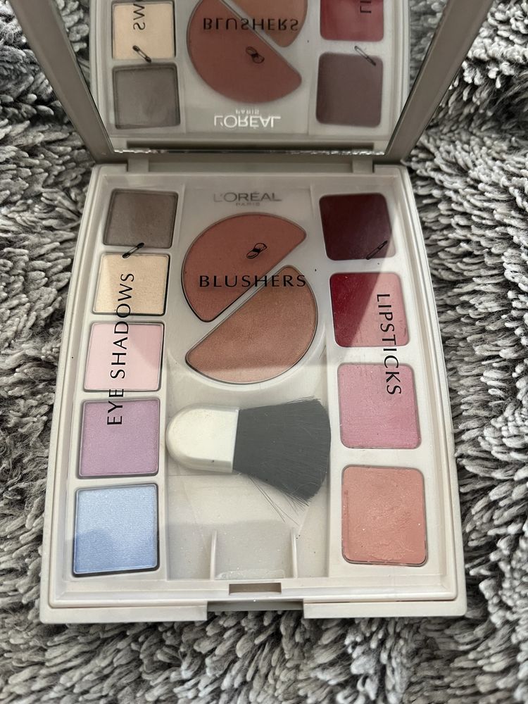 Paleta do makijażu cienie do powiek róż błyszczyk Loreal Paris