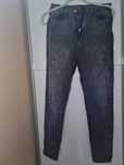 Ciemnoszare damskie spodnie jeansowe marki Sinsay