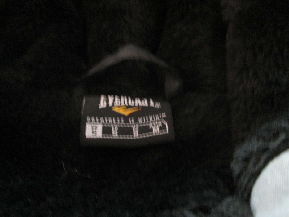 Blusão de rapaz marca EVERLAST, tamanho S em bom estado