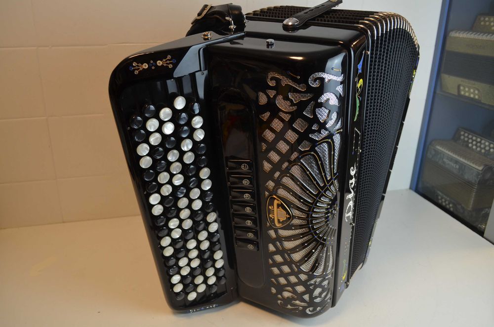 Acordeao Dise  4 Voz 120 baixos,