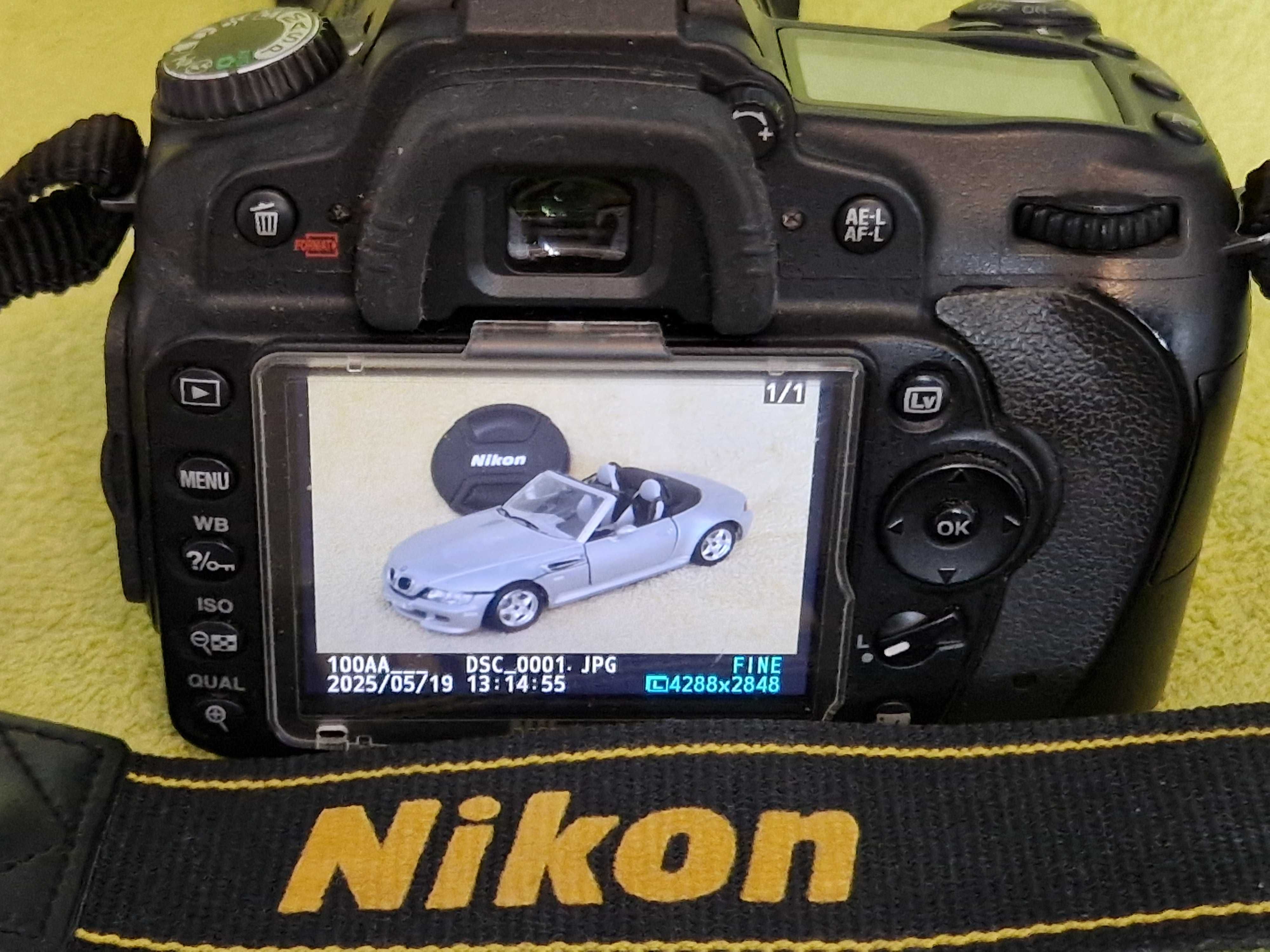 Nikon D 90 + NIKKOR 18-200 mm 3,5-5,6 DX G ED VR