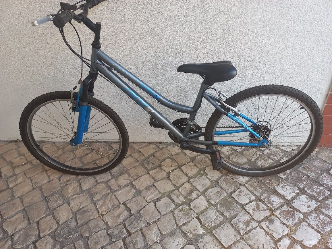 Bicicleta usada , em bom estado.