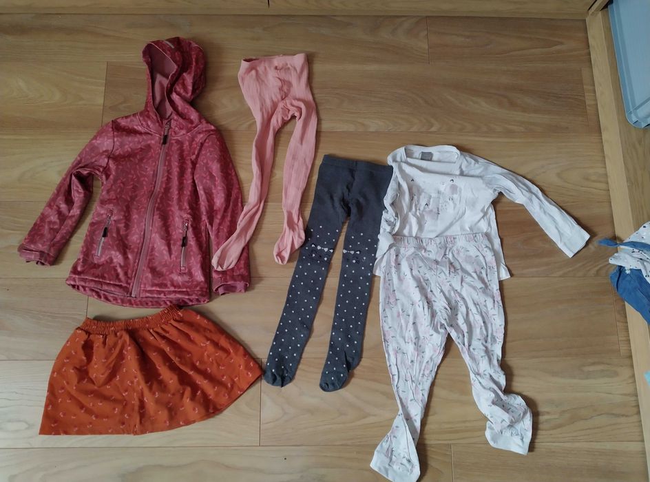 Zestaw (27 sztuk) ubrań jesienno-zimowych dla dziewczynek 110-116