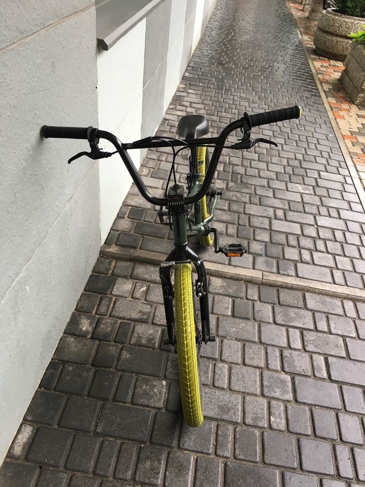 BMX велосипед трюковой.  В отличном состоянии 10/10